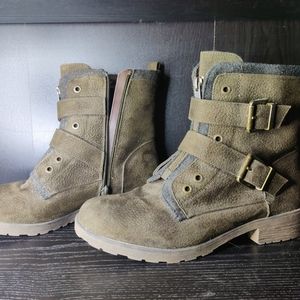 White Mountain boots, size 9.5, olive green